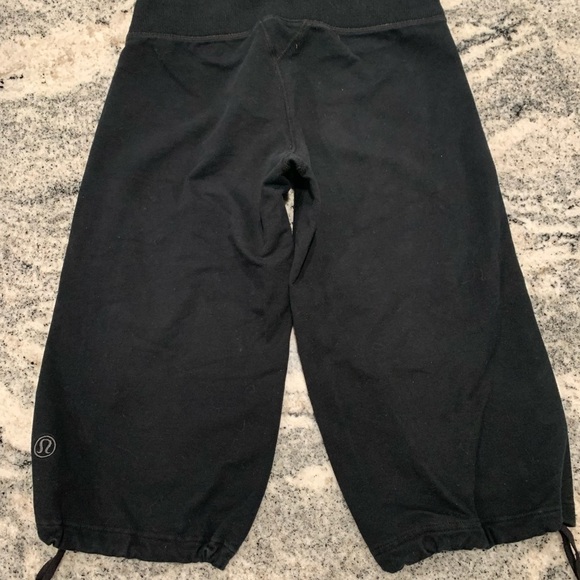 2 pc Lululemon top and pants, pants are size 4 no size label on - Picture 7 of 14